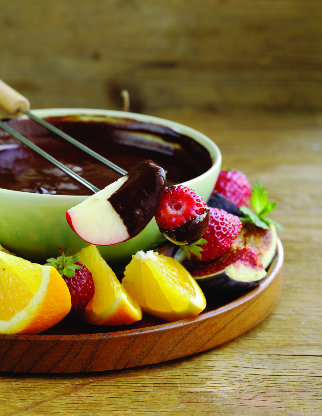 chocolate fondue with various fruits - easy and delicious dessert - A ...